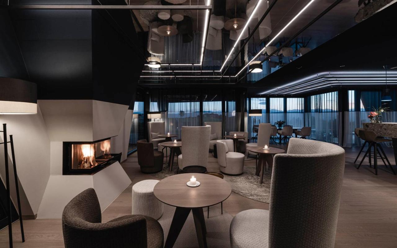 Aeon Hotel - Adults Only Bed & Breakfast Сопраболцано Екстериор снимка